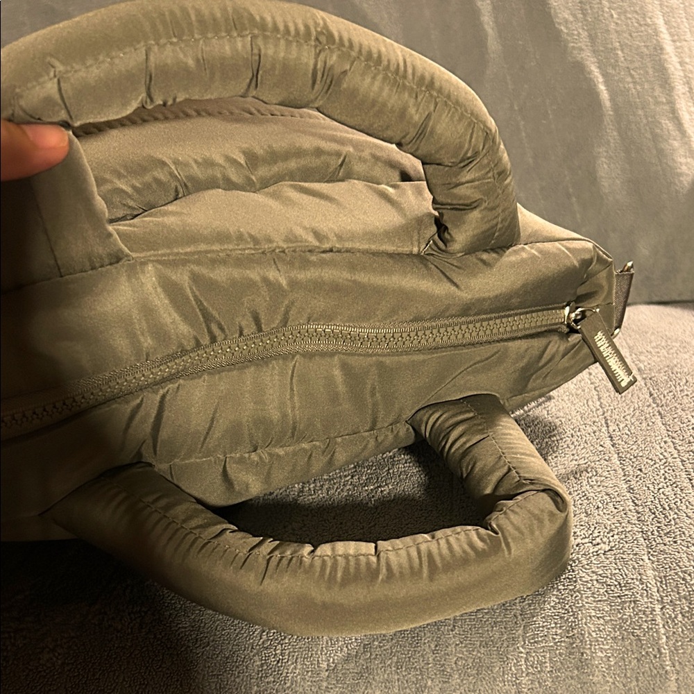 Wilo The Label Puffer Bag - Picture 3 of 4